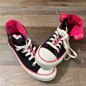 Converse Women's Black and Pink Sneakers